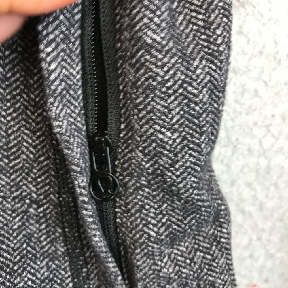 Lululemon Daily Practice Jacket full zip Hooded size 8 - Picture 5 of 12